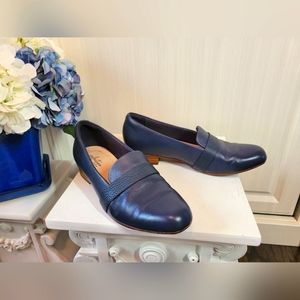 Clark's ultimate comfort womens heeled loafers; blue; sz. 8.5